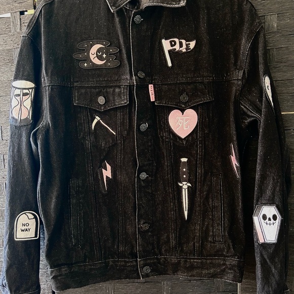 Edgy Black Denim Jacket with Unique Patches - Picture 1 of 6